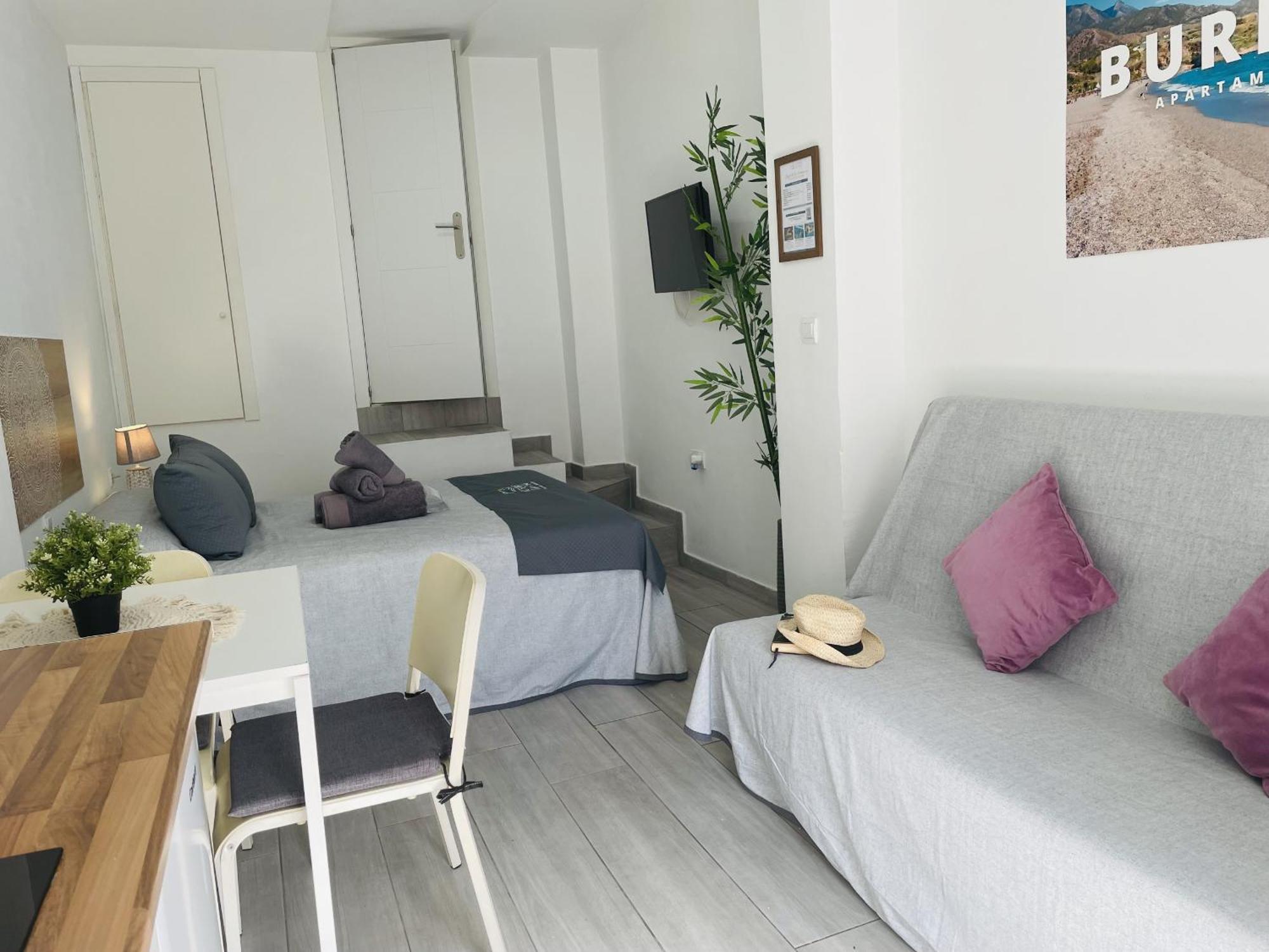 Estudio Jimena Burriana En El Centro De Nerja Kültér fotó